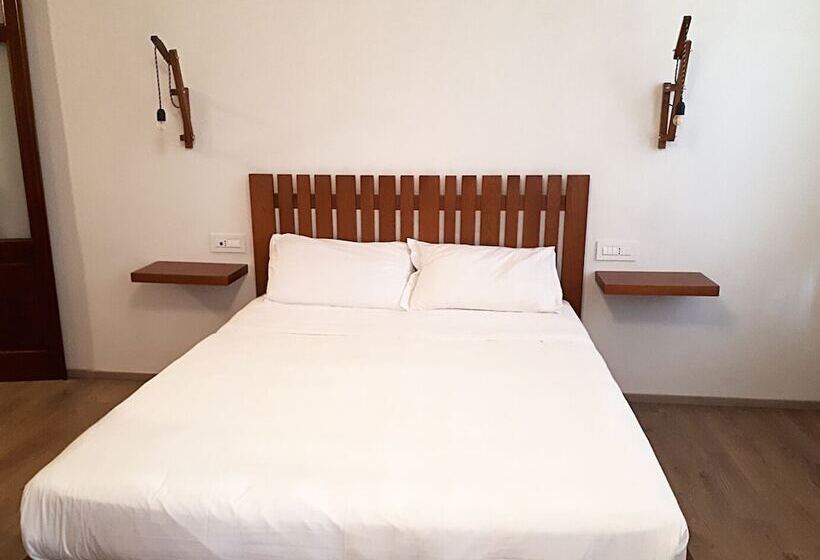 غرفة قياسية مزوَّدة بشُرفة, Art Guest House