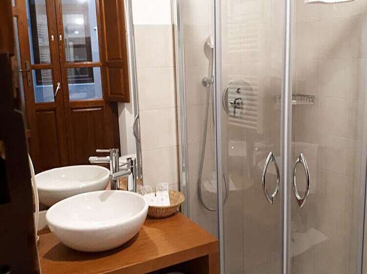 غرفة قياسية مزوَّدة بشُرفة, Art Guest House