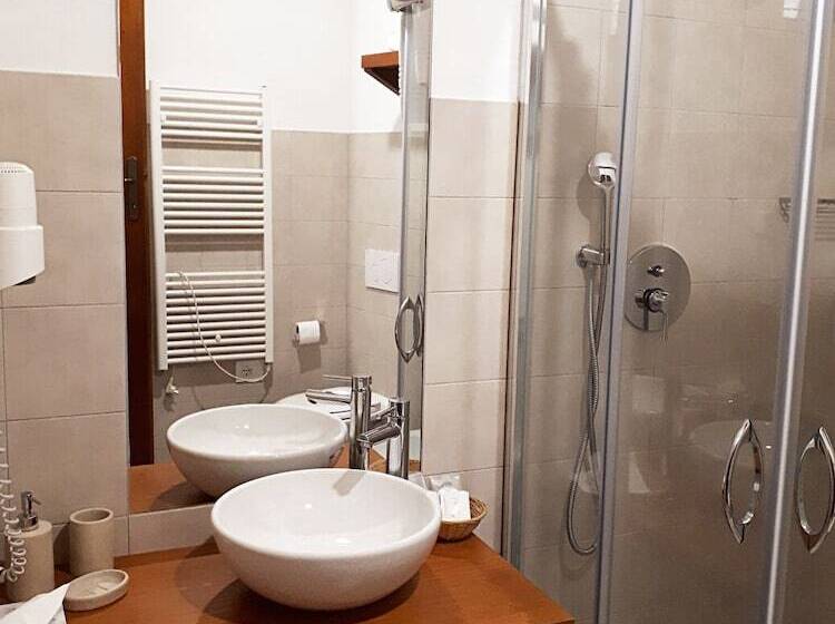 غرفة قياسية مزوَّدة بشُرفة, Art Guest House