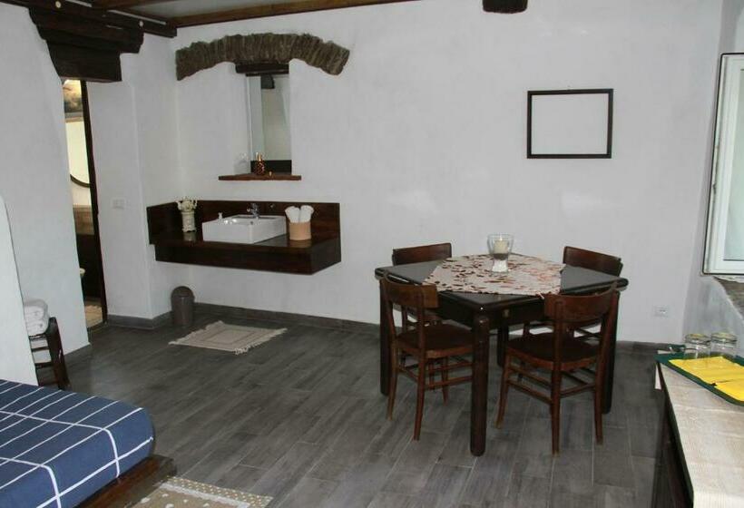 חדר סטנדרט, Leamorine White House