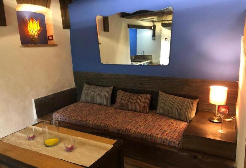 חדר דלוקס, Leamorine White House