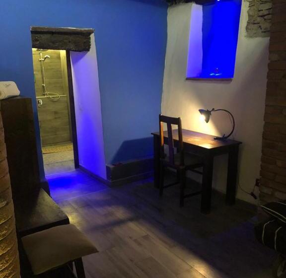 חדר דלוקס, Leamorine White House