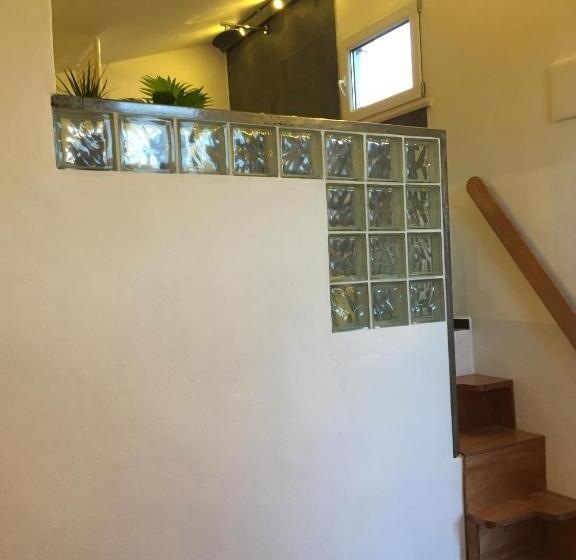 חדר סטנדרט, Leamorine White House