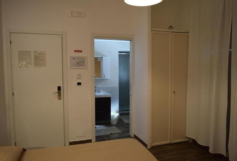 스탠다드 룸 킹사이즈 침대, Domus Al Corso B&b