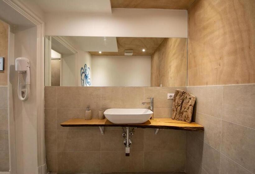 اتاق استاندارد سه تخته با بالکن, Catania Central Rooms