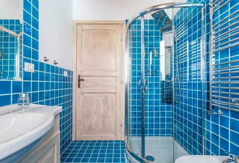 اتاق استاندارد سه نفره, Villa Flumini