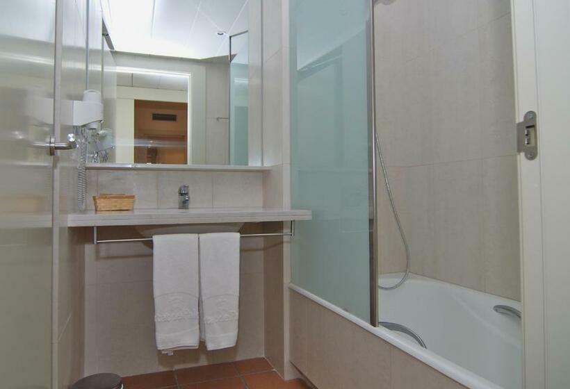 شقة غرفتين نوم مزودة بتراس, Aparthotel Ciutat De Palol
