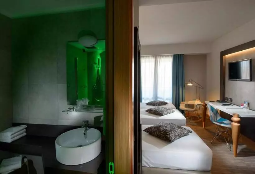 اتاق راحتی سه تخته, Elite Hotel & Spa