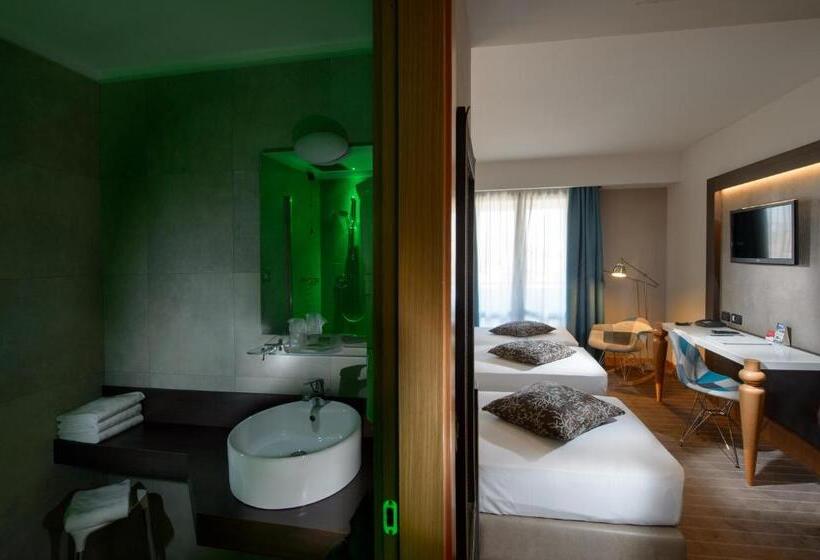 컴포트 트리플 룸, Elite Hotel & Spa