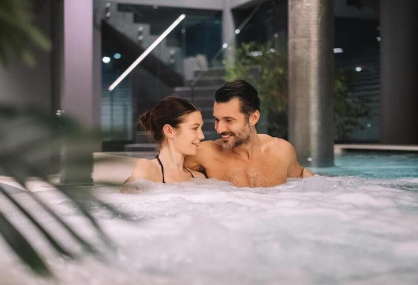 컴포트 트리플 룸, Elite Hotel & Spa