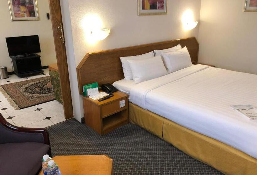 سوییت جونیور, Al Madinah Holiday