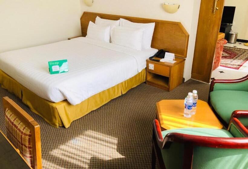 سوییت جونیور, Al Madinah Holiday