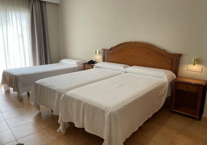 חדר סטנדרט לשלושה, Almijara   Mares