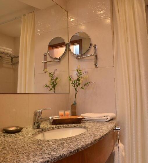 수피리어 스위트, Armon Suites
