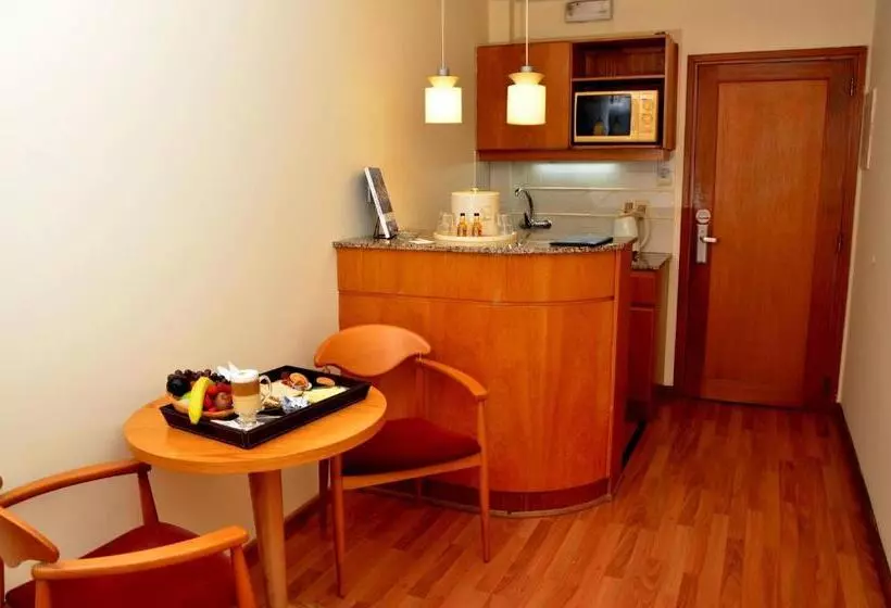 スーペリアースイート, Armon Suites