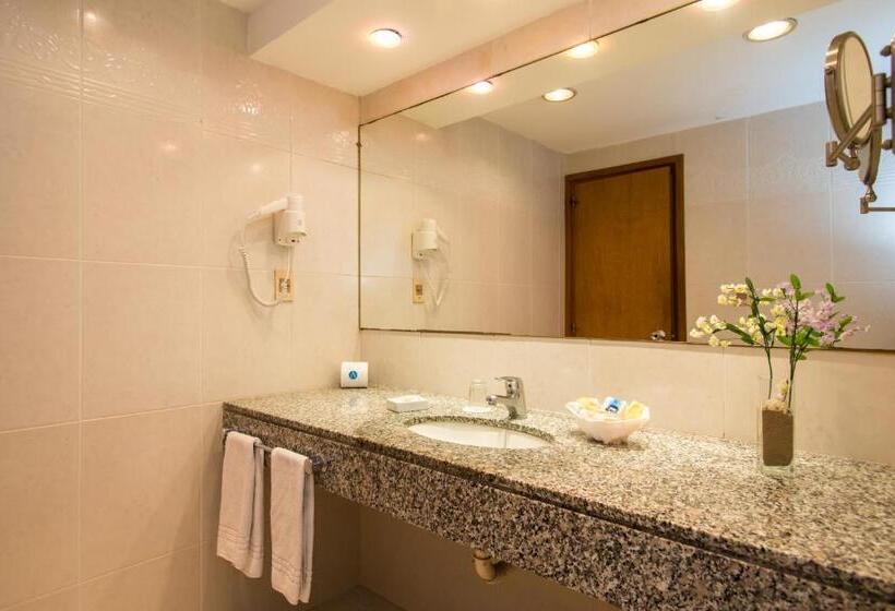 수피리어 스위트, Armon Suites