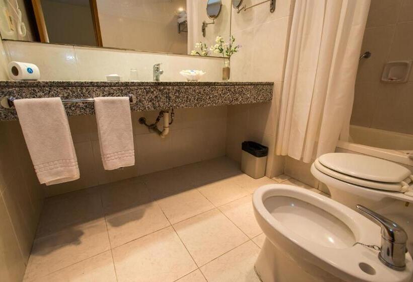 수피리어 트리플 룸, Armon Suites
