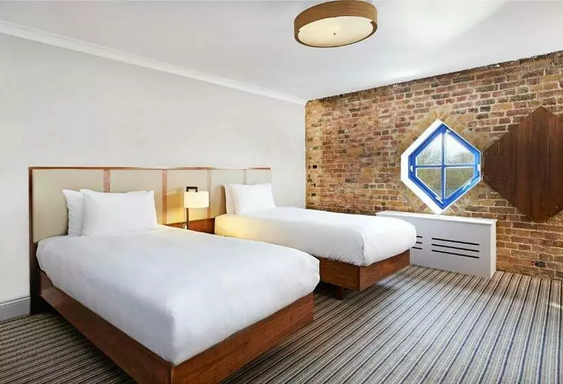 Standard Room, Doubletree By Hilton  London  Docklands Riverside