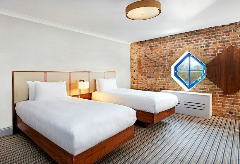 Номер Стандарт, Doubletree By Hilton  London  Docklands Riverside
