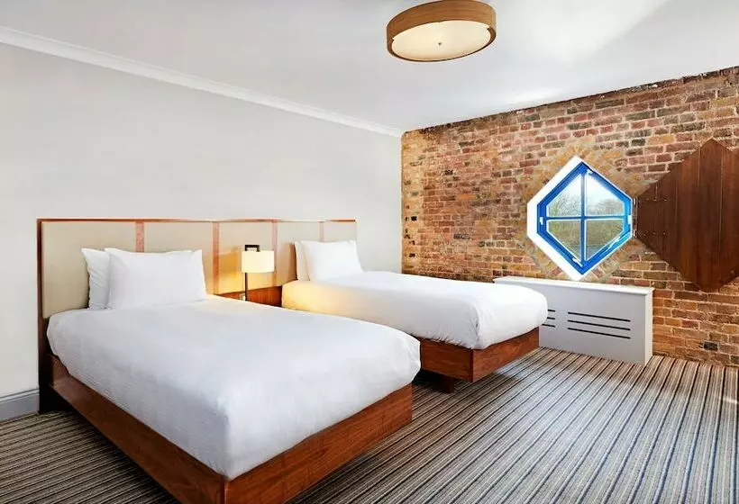 Standard Room, Doubletree By Hilton  London  Docklands Riverside