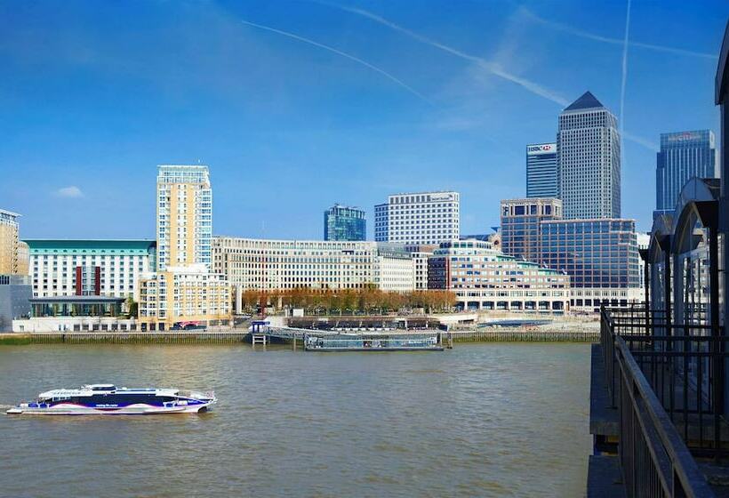 Deluxe Room, Doubletree By Hilton  London  Docklands Riverside