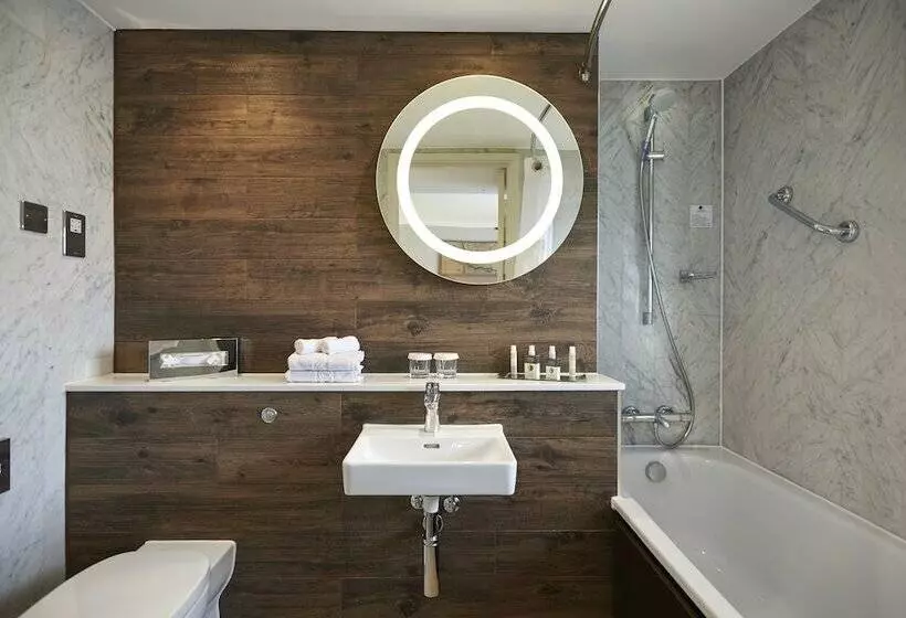 Deluxe Room, Doubletree By Hilton  London  Docklands Riverside