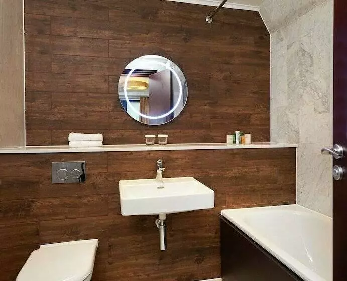 Deluxe Room, Doubletree By Hilton  London  Docklands Riverside
