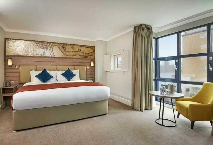 Standard Room King Size Bed, Doubletree By Hilton  London  Docklands Riverside