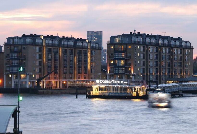 Standard Room King Size Bed, Doubletree By Hilton  London  Docklands Riverside