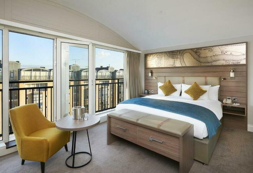 Suite King Bed, Doubletree By Hilton  London  Docklands Riverside