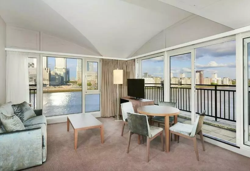 Suite King Bed, Doubletree By Hilton  London  Docklands Riverside