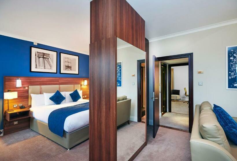 2 Bedroom Suite, Doubletree By Hilton  London  Docklands Riverside