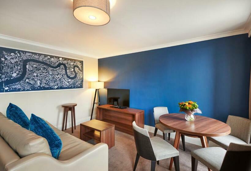 2 Bedroom Suite, Doubletree By Hilton  London  Docklands Riverside