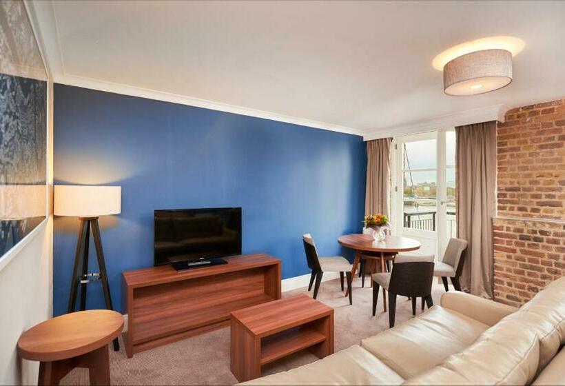 2 Bedroom Suite, Doubletree By Hilton  London  Docklands Riverside
