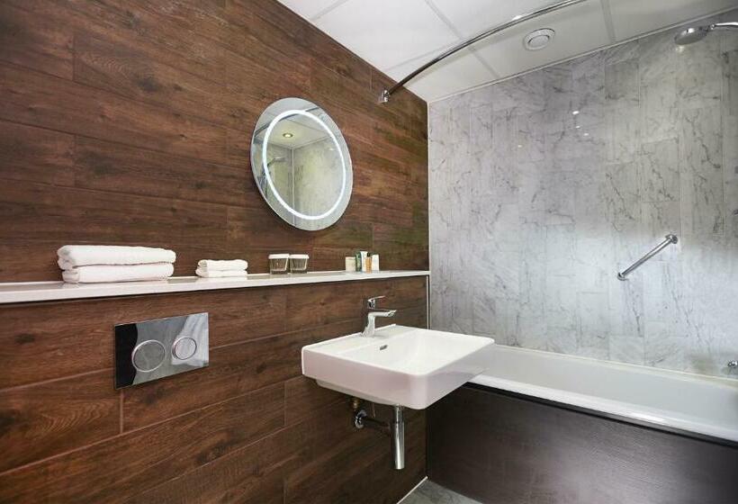 2 Bedroom Suite, Doubletree By Hilton  London  Docklands Riverside