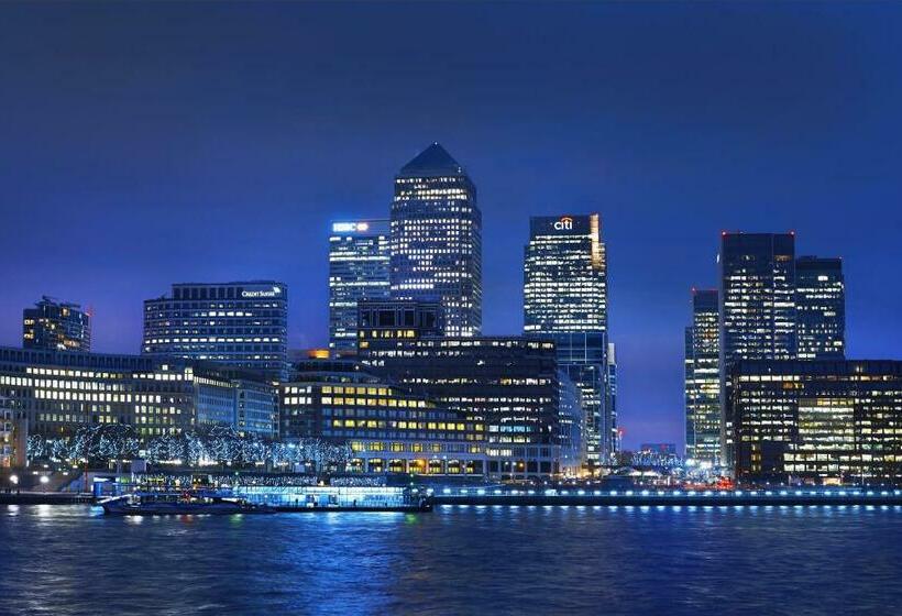 2 Bedroom Suite, Doubletree By Hilton  London  Docklands Riverside