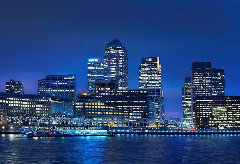 2 Bedroom Suite, Doubletree By Hilton  London  Docklands Riverside
