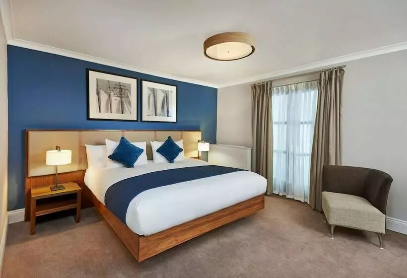 2 Bedroom Suite, Doubletree By Hilton  London  Docklands Riverside