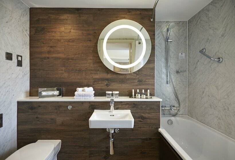 2 Bedroom Suite, Doubletree By Hilton  London  Docklands Riverside