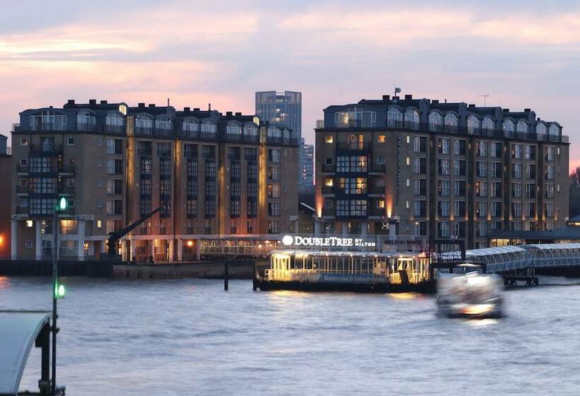 2 Bedroom Suite, Doubletree By Hilton  London  Docklands Riverside