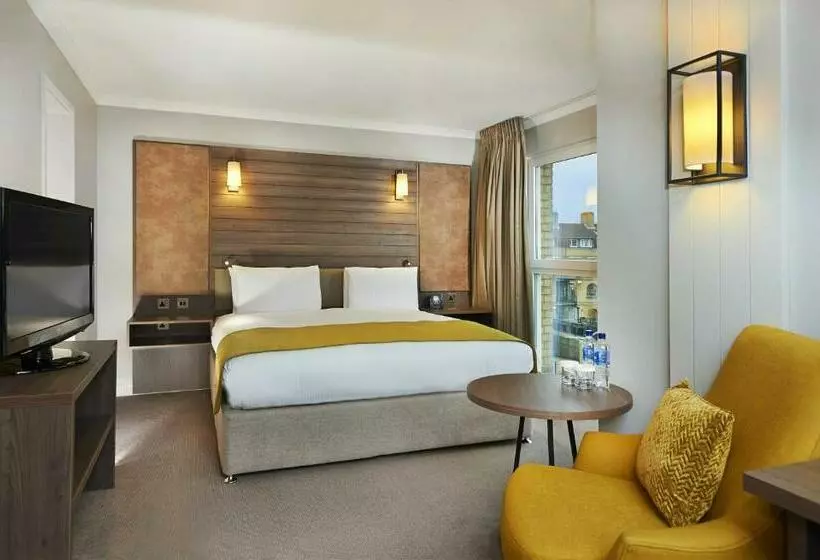 Deluxe Room King Bed & Views, Doubletree By Hilton  London  Docklands Riverside