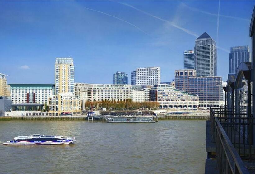 Deluxe Room King Bed & Views, Doubletree By Hilton  London  Docklands Riverside