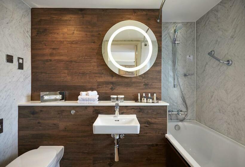 Deluxe Room with Views, Doubletree By Hilton  London  Docklands Riverside