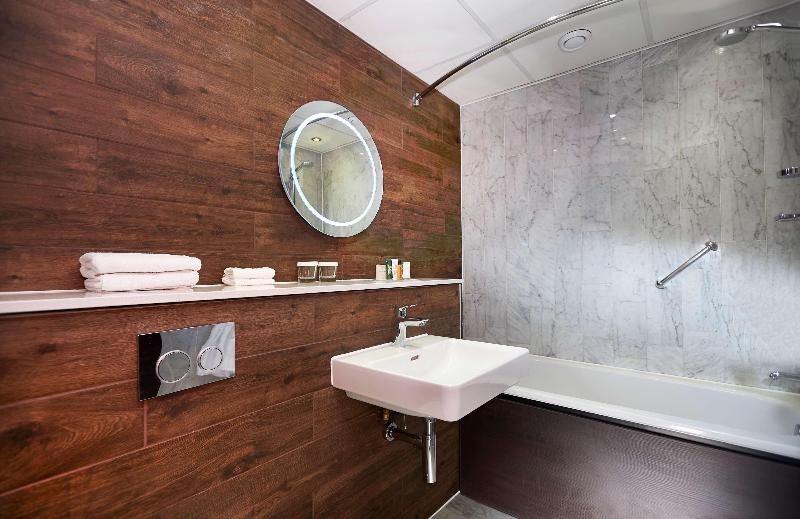 Deluxe Room, Doubletree By Hilton  London  Docklands Riverside