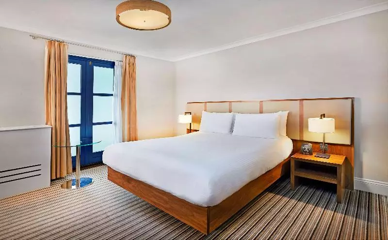 Standard Room King Size Bed, Doubletree By Hilton  London  Docklands Riverside
