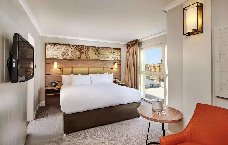 Standard Room King Size Bed, Doubletree By Hilton  London  Docklands Riverside