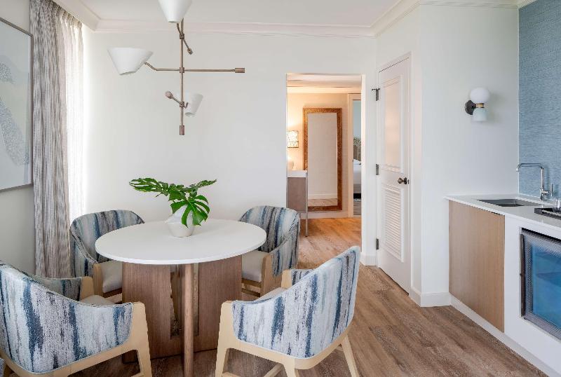 מיטת קינג בסוויטה, Hyatt Regency Coconut Point Resort & Spa Near Naples