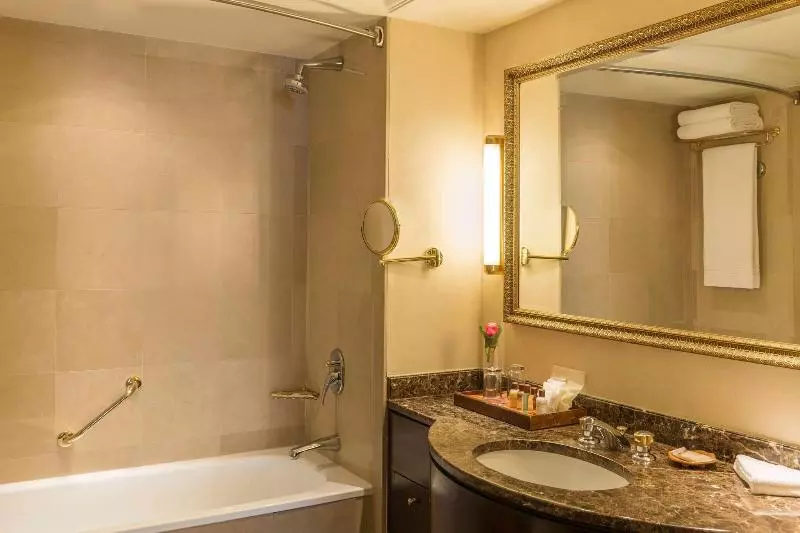 Club Room King Bed, Sheraton Amman Al Nabil