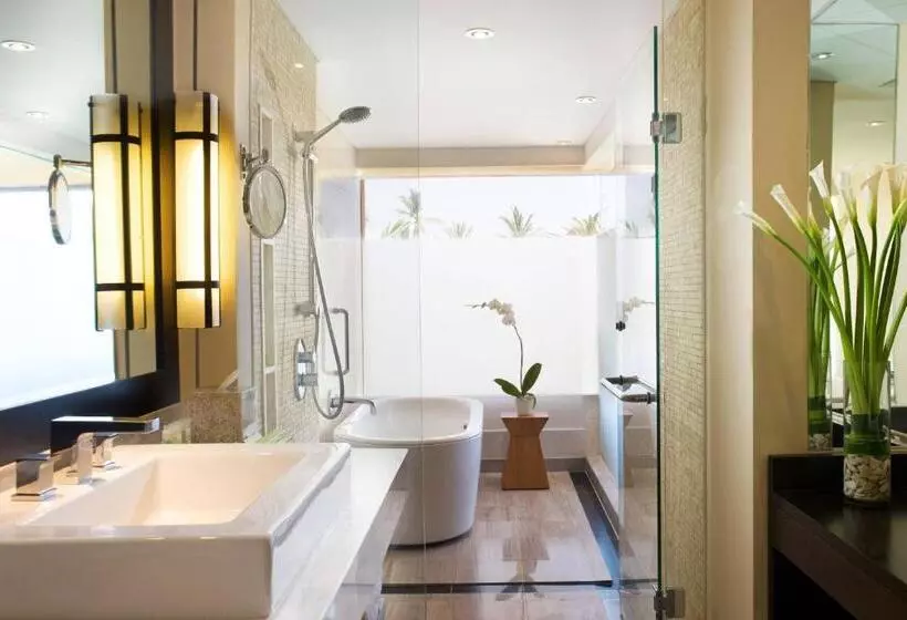 اتاق لوکس با چشم‌انداز استخر, The Westin Resort Nusa Dua, Bali