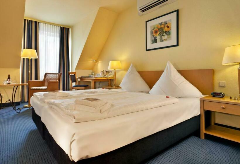 اتاق استاندارد سه نفره, Tryp By Wyndham Luebeck Aquamarin